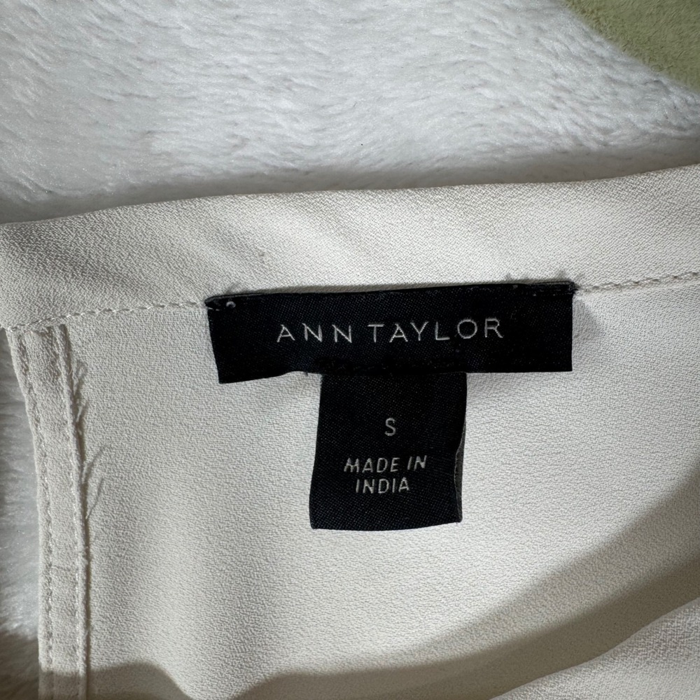 Ann Taylor White Eyelet Ruffle Flutter Sleeve Blouse Small RN77379 | Top Lace - Picture 4 of 7